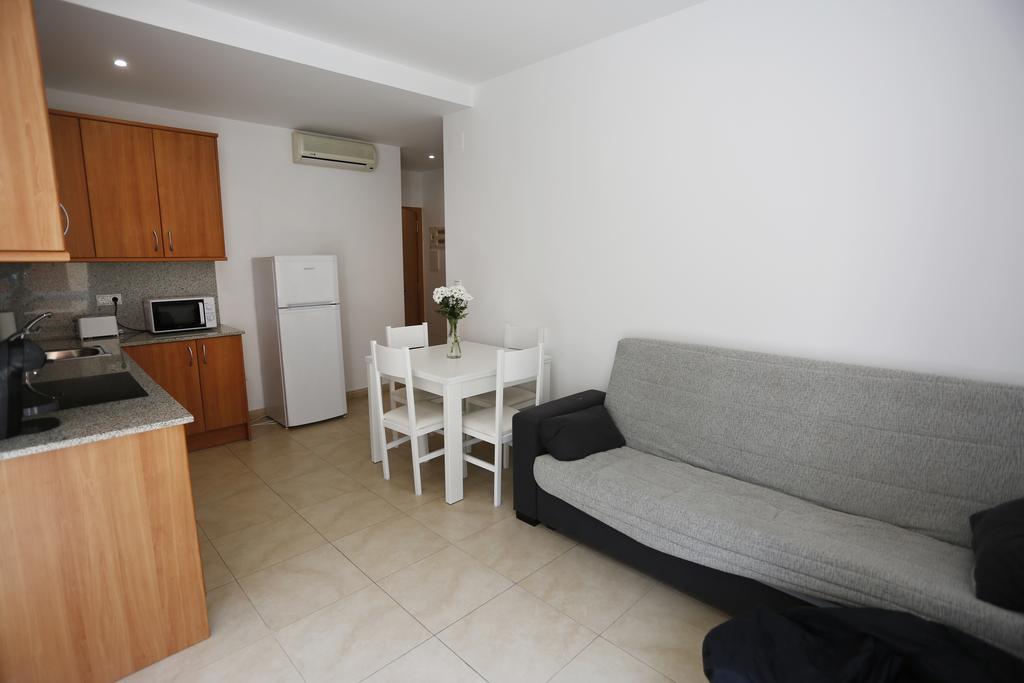 Apartaments Claudia Reus Exterior photo