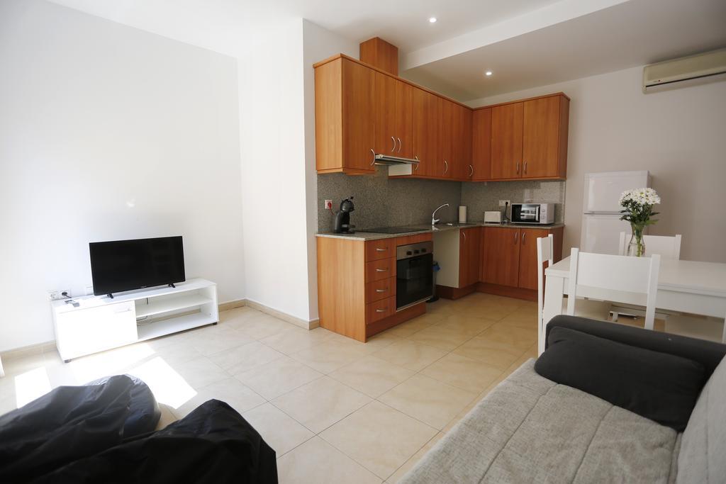 Apartaments Claudia Reus Exterior photo